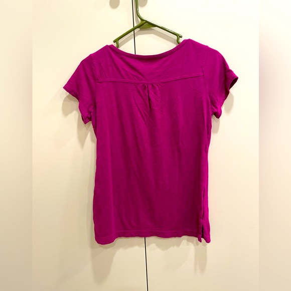 Eddie Bauer XS T-shirt Magenta, with embroidery and beading. - Picture 2 of 5